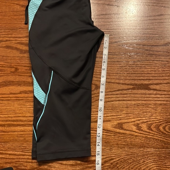 FILA SPORT woman’s live in motion activewear capris turquoise black size Med - Picture 8 of 9